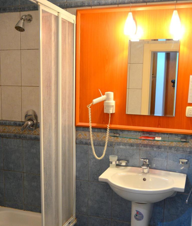 Hotel Iadolina スタナ・デ・ヴァレ エクステリア 写真