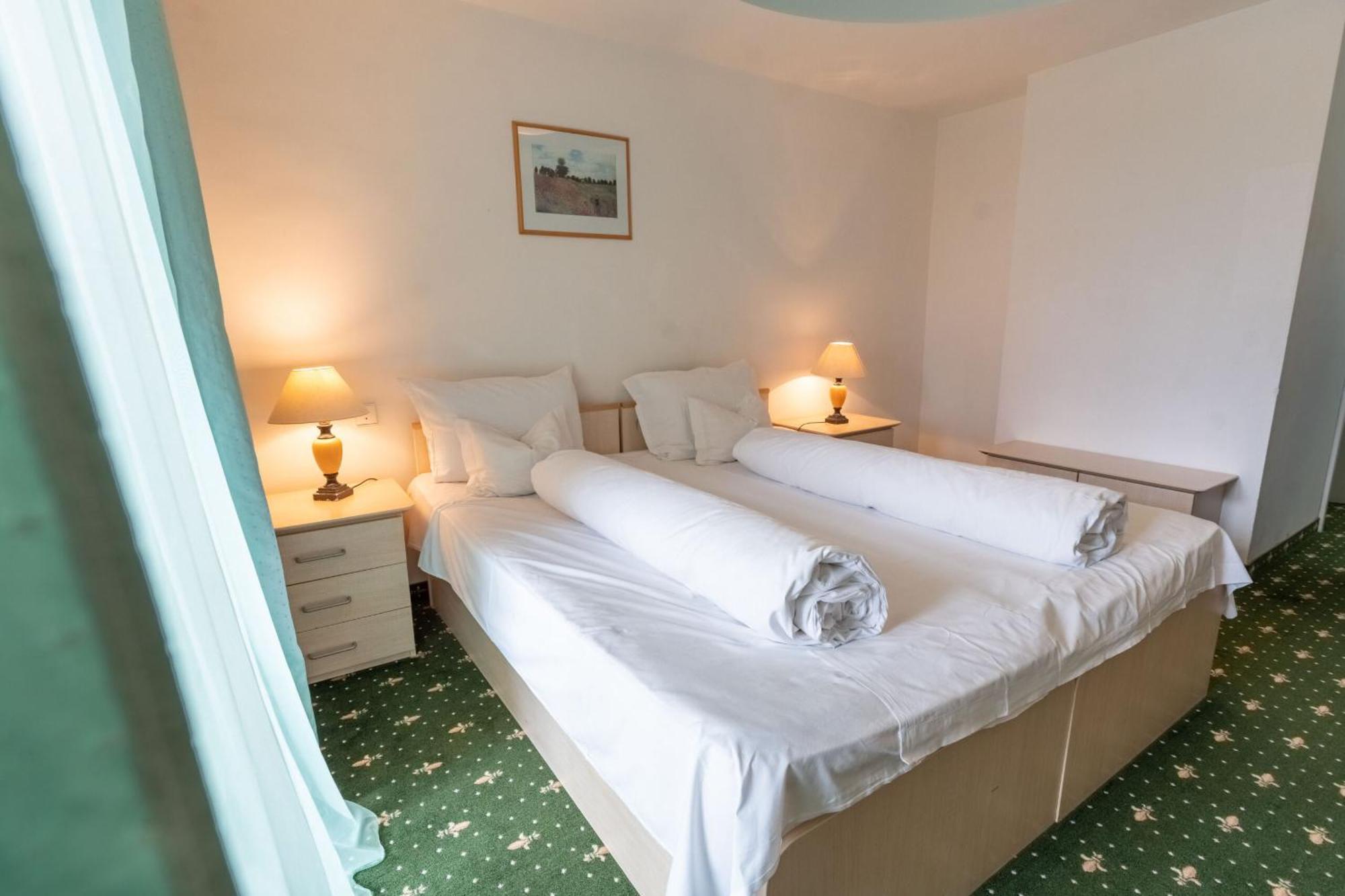 Hotel Iadolina スタナ・デ・ヴァレ エクステリア 写真