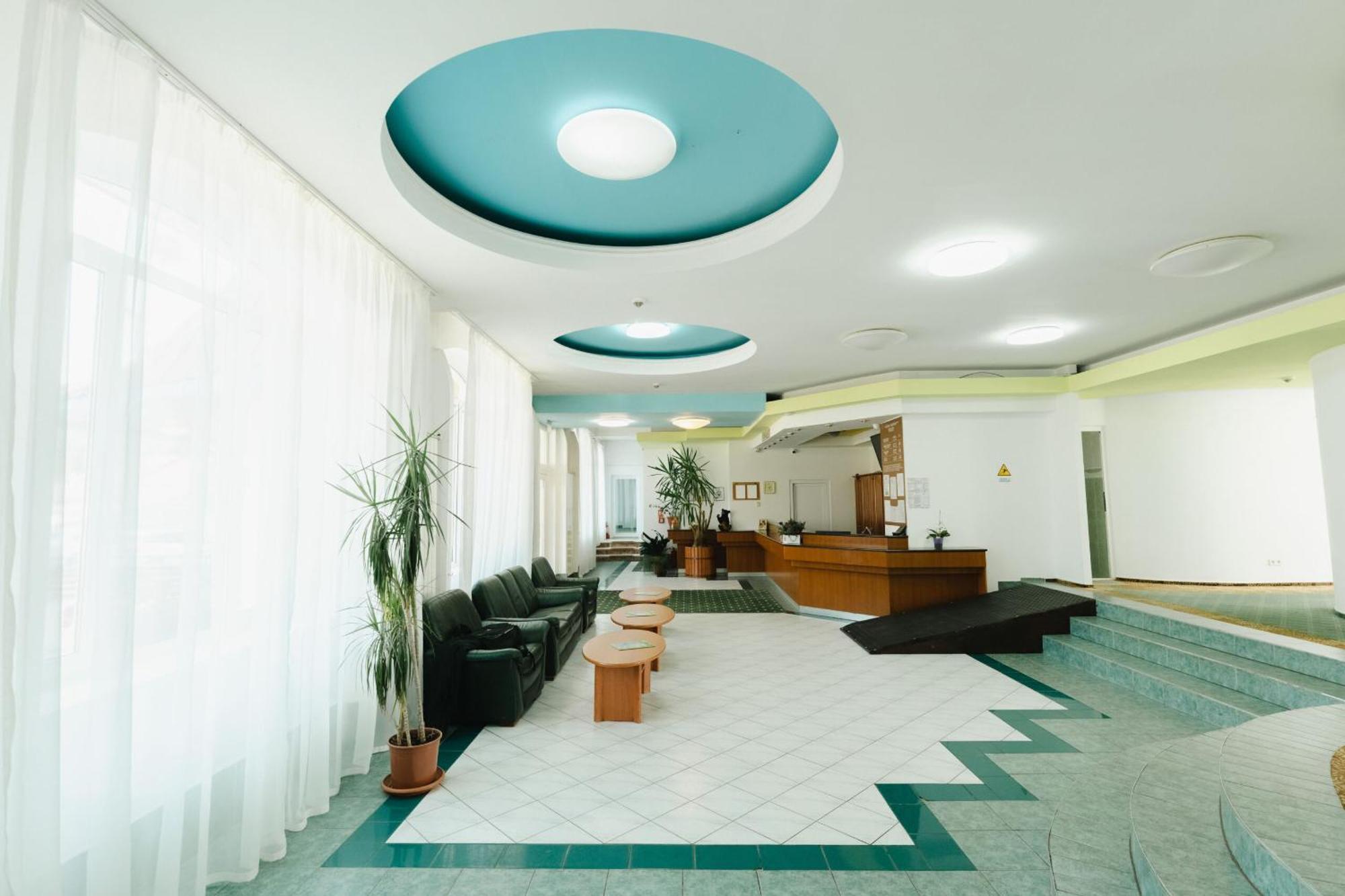 Hotel Iadolina スタナ・デ・ヴァレ エクステリア 写真