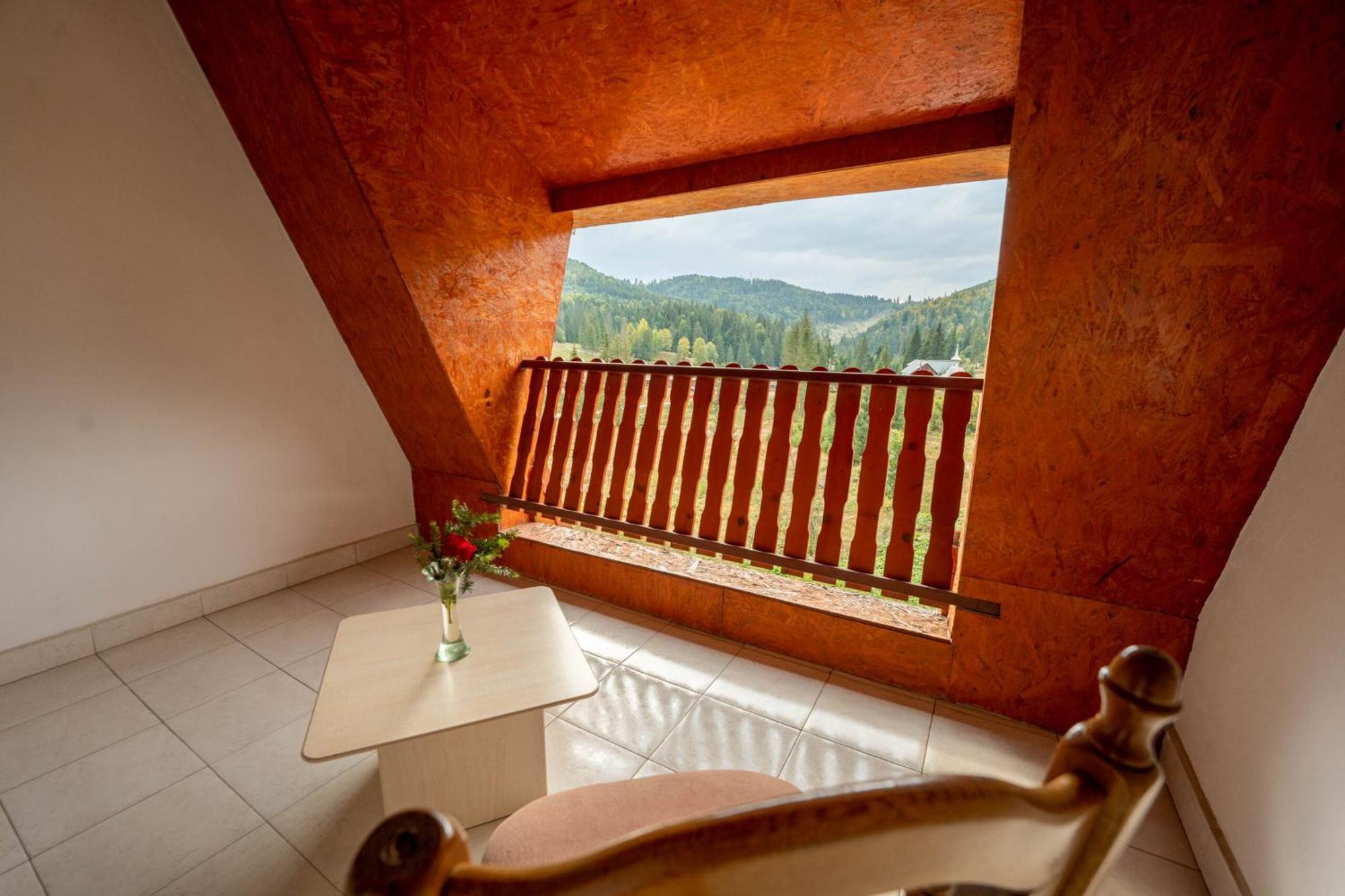 Hotel Iadolina スタナ・デ・ヴァレ エクステリア 写真