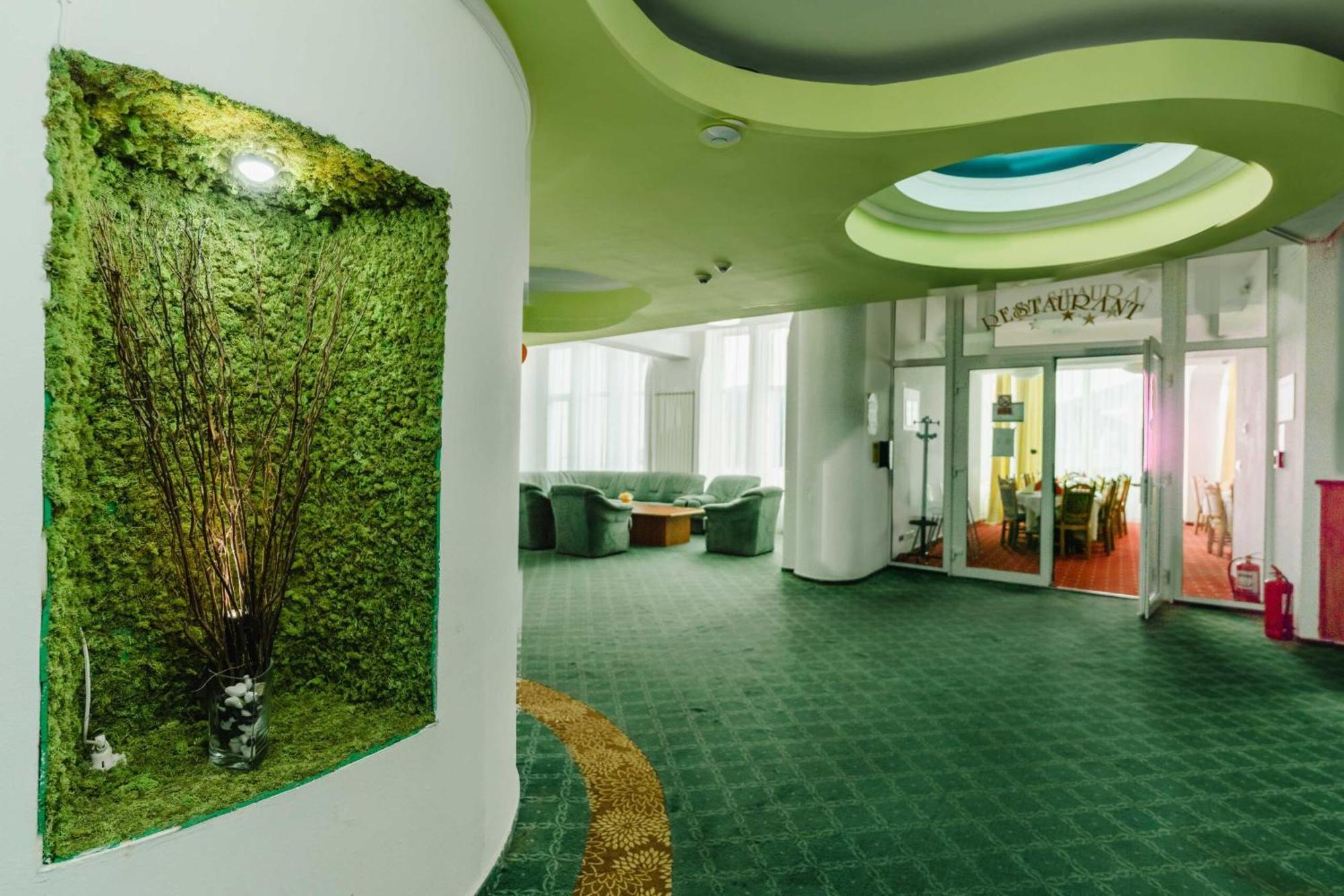 Hotel Iadolina スタナ・デ・ヴァレ エクステリア 写真