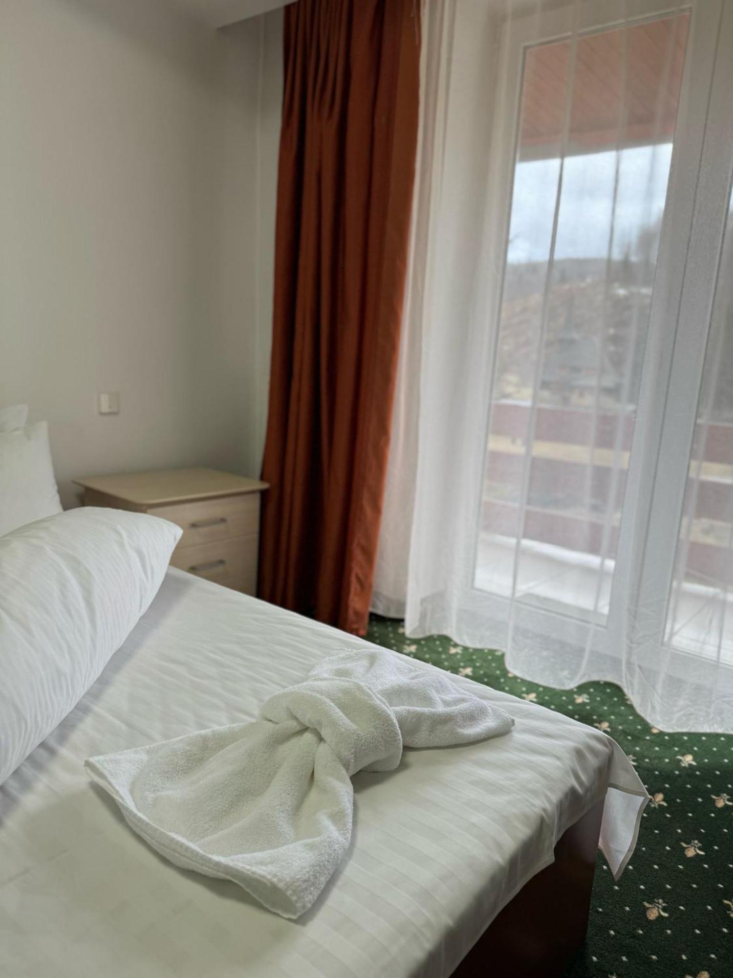 Hotel Iadolina スタナ・デ・ヴァレ エクステリア 写真