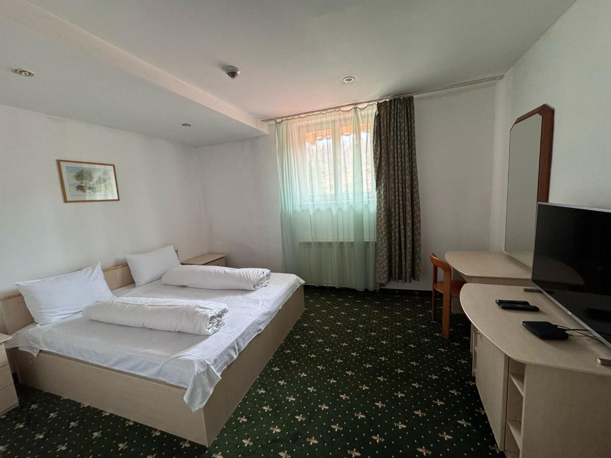 Hotel Iadolina スタナ・デ・ヴァレ エクステリア 写真