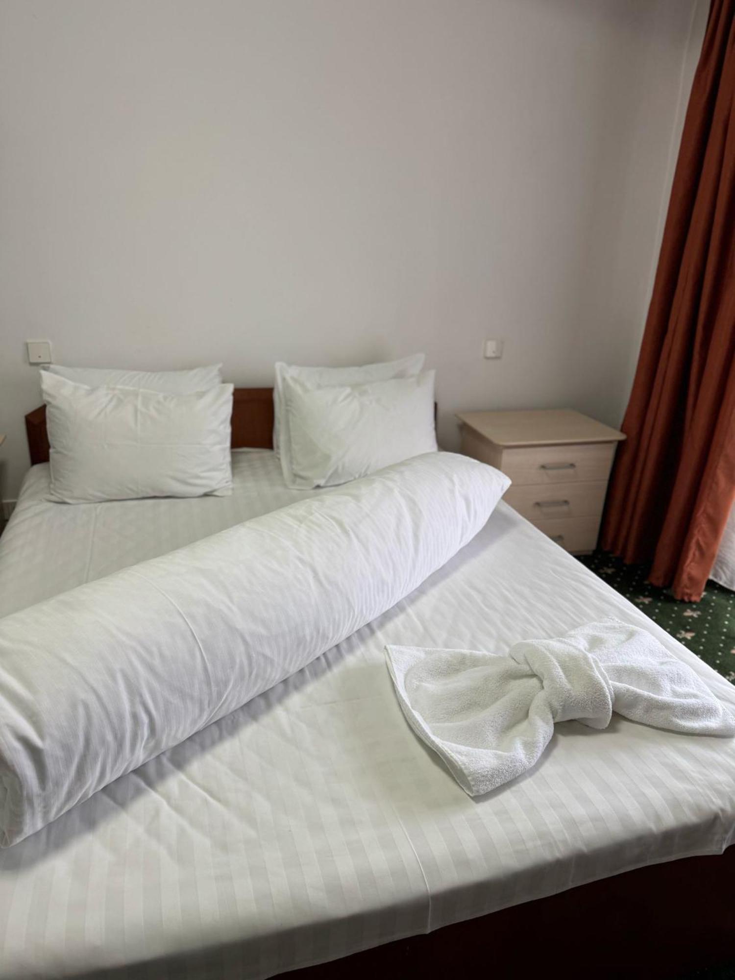 Hotel Iadolina スタナ・デ・ヴァレ エクステリア 写真