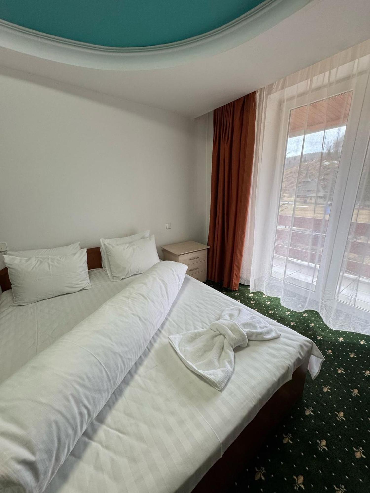 Hotel Iadolina スタナ・デ・ヴァレ エクステリア 写真