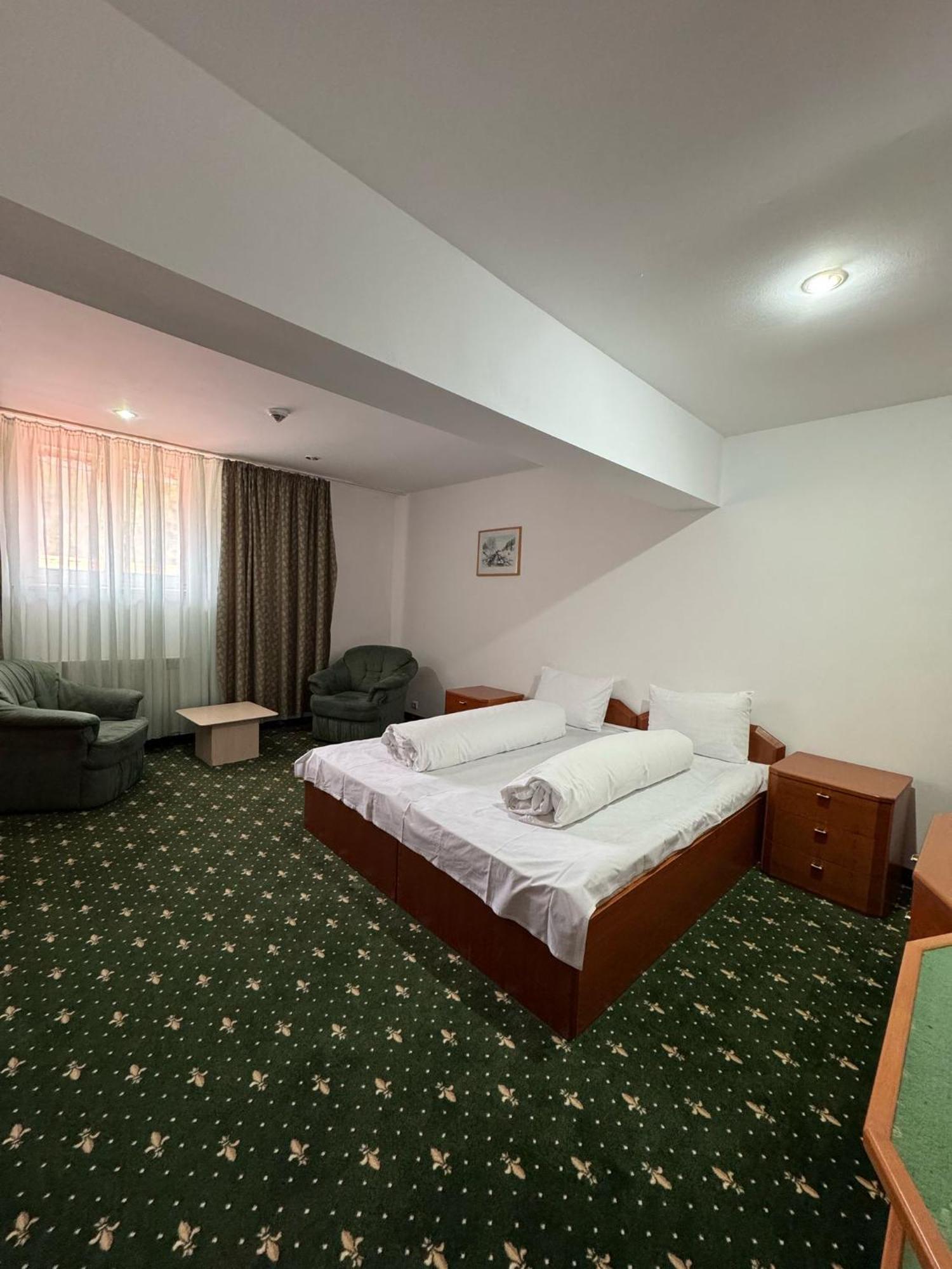 Hotel Iadolina スタナ・デ・ヴァレ エクステリア 写真