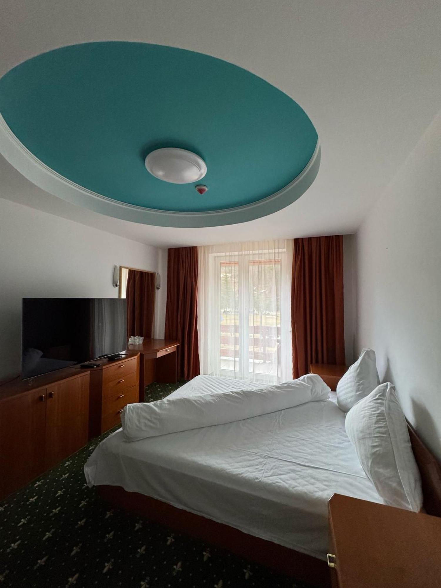 Hotel Iadolina スタナ・デ・ヴァレ エクステリア 写真
